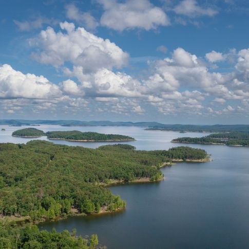 Broken Bow Lake